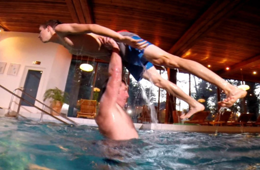 Andreas Wellinger, Olympiasieger, Skisprung, Aquatherapie, Aquatraining nach Verletzungen bei Margot Zeitvogel-Schönthier mit Trainer Christian Leitner